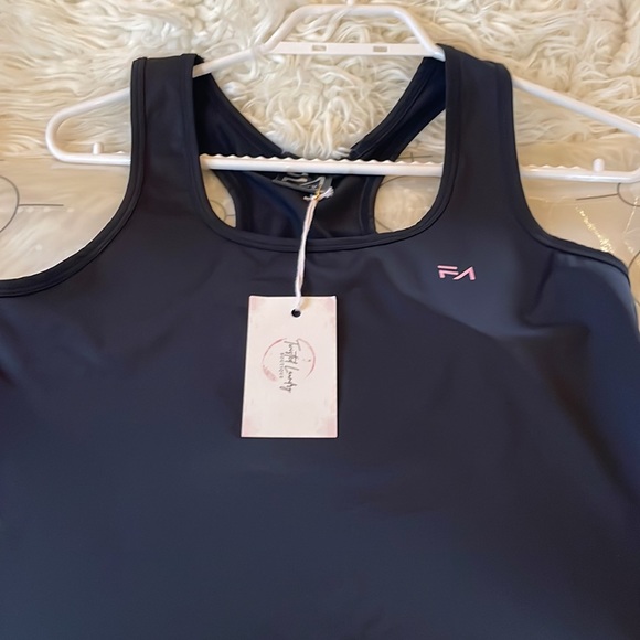 Size: XS Extremely soft and stretchy Sleeveless tank top - Picture 3 of 5